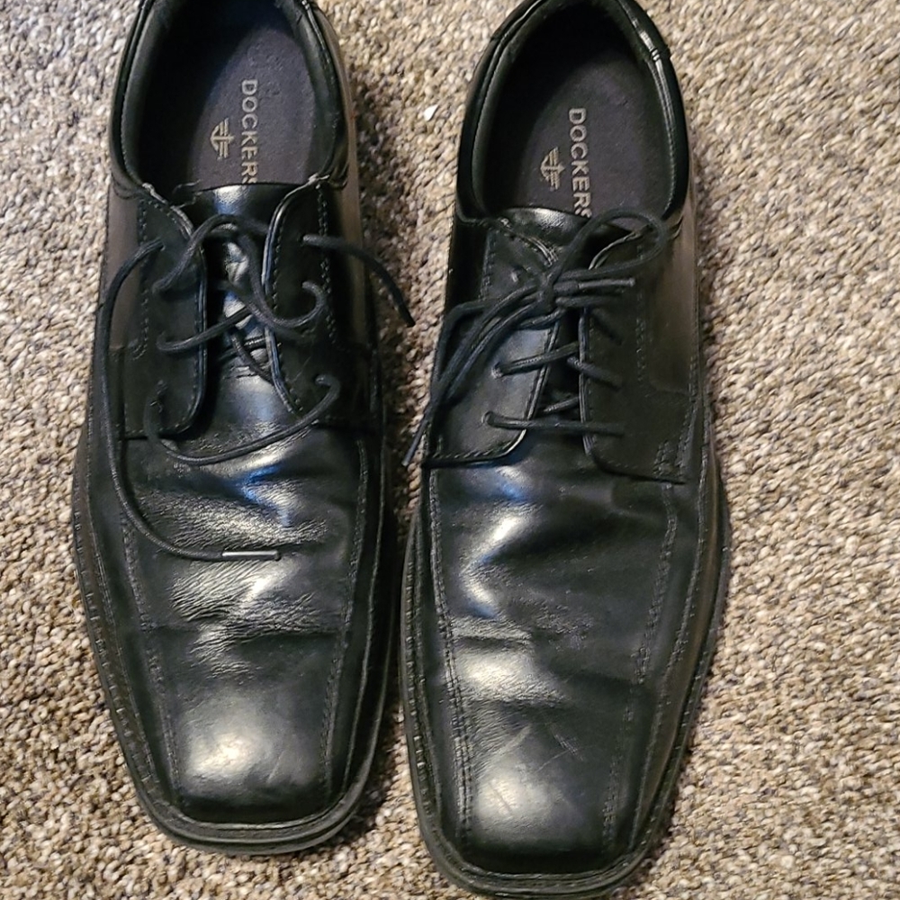 Black dress shoes